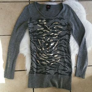 2b bebe sweater